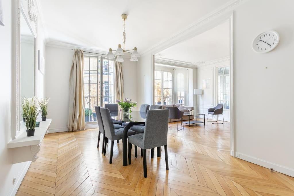 Appartement Elegant Haussmannien De Luxe Proche Du Trocadero Et De La Tour Eiffel Parijs